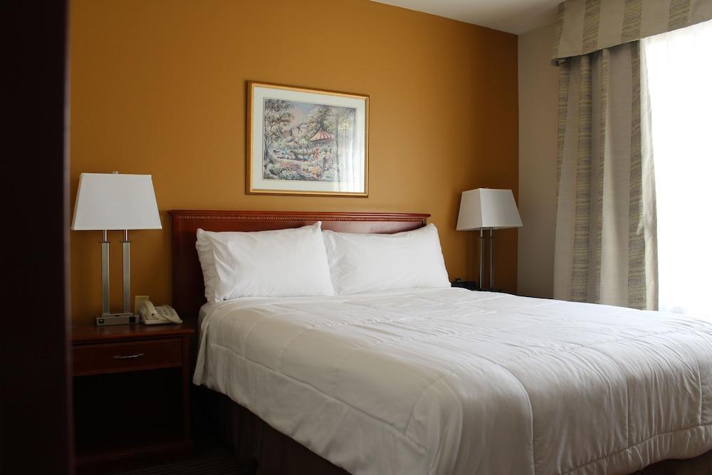 Foxwood Inn And Suites Fox Creek Екстериор снимка