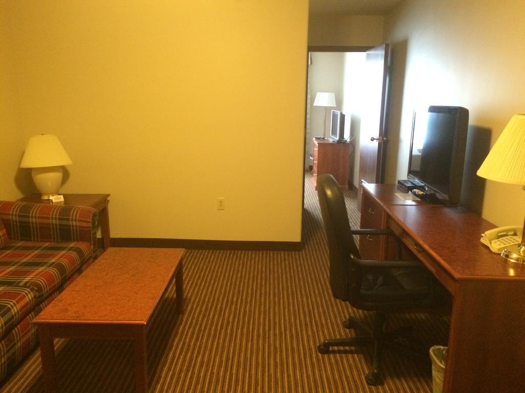 Foxwood Inn And Suites Fox Creek Екстериор снимка