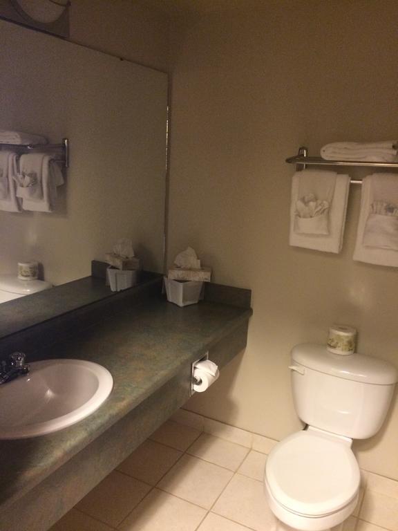 Foxwood Inn And Suites Fox Creek Стая снимка