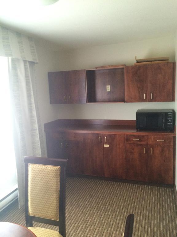 Foxwood Inn And Suites Fox Creek Стая снимка