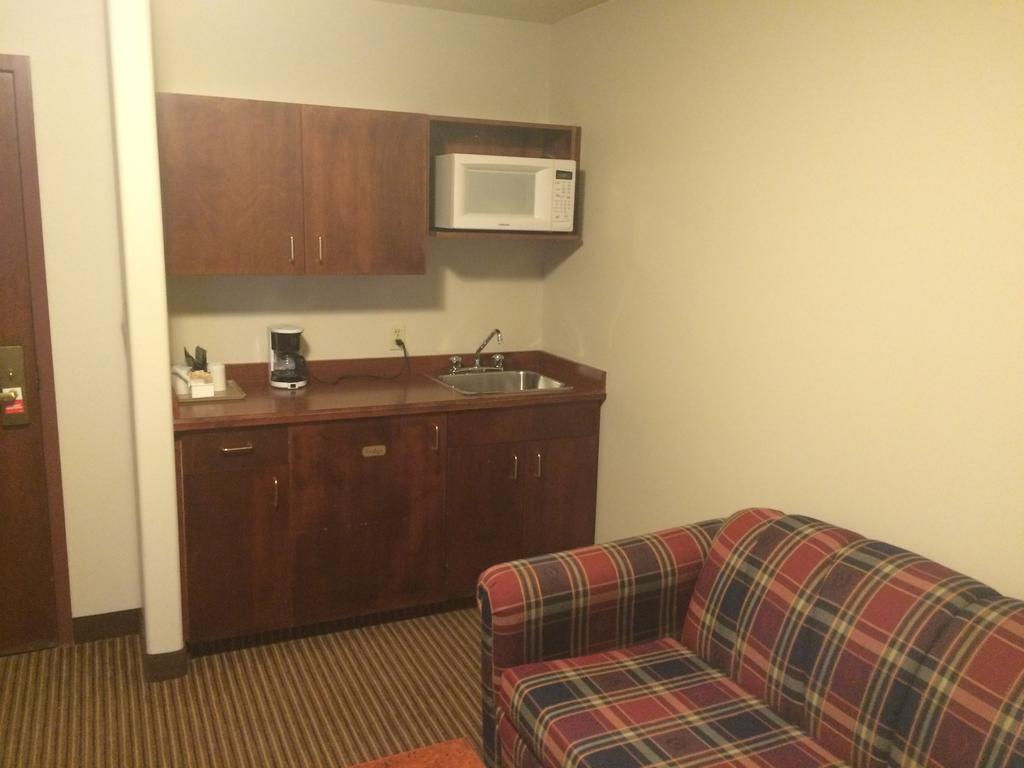 Foxwood Inn And Suites Fox Creek Екстериор снимка